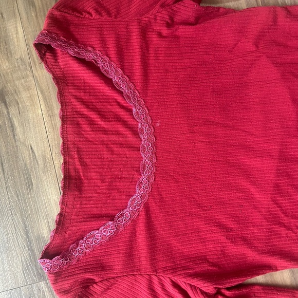 💗Red Top with Lace Trim - Picture 2 of 5